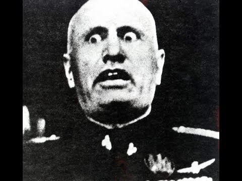 armesillaconde's tweet photo. En 1924, Benito Mussolini dijo en un discurso lo siguiente:

«Los fascistas tenemos el valor de rechazar todas las teorías políticas tradicionales. Somos aristócratas y demócratas, revolucionarios y reaccionarios, proletarios y antiproletarios, pacifistas y anti pacifistas. Nos basta con tener un punto de referencia: la Nación».

Si ya es difícil definir el fascismo para mucha gente, imaginaros para su propio fundador, el cual podía decir cosas incoherentes como esta sin despeinarse (encima era calvo). El fascismo era la indefinición política más allá de cuatro ideas muy vagas. Era puro oportunismo ejercitado mediante la violencia.