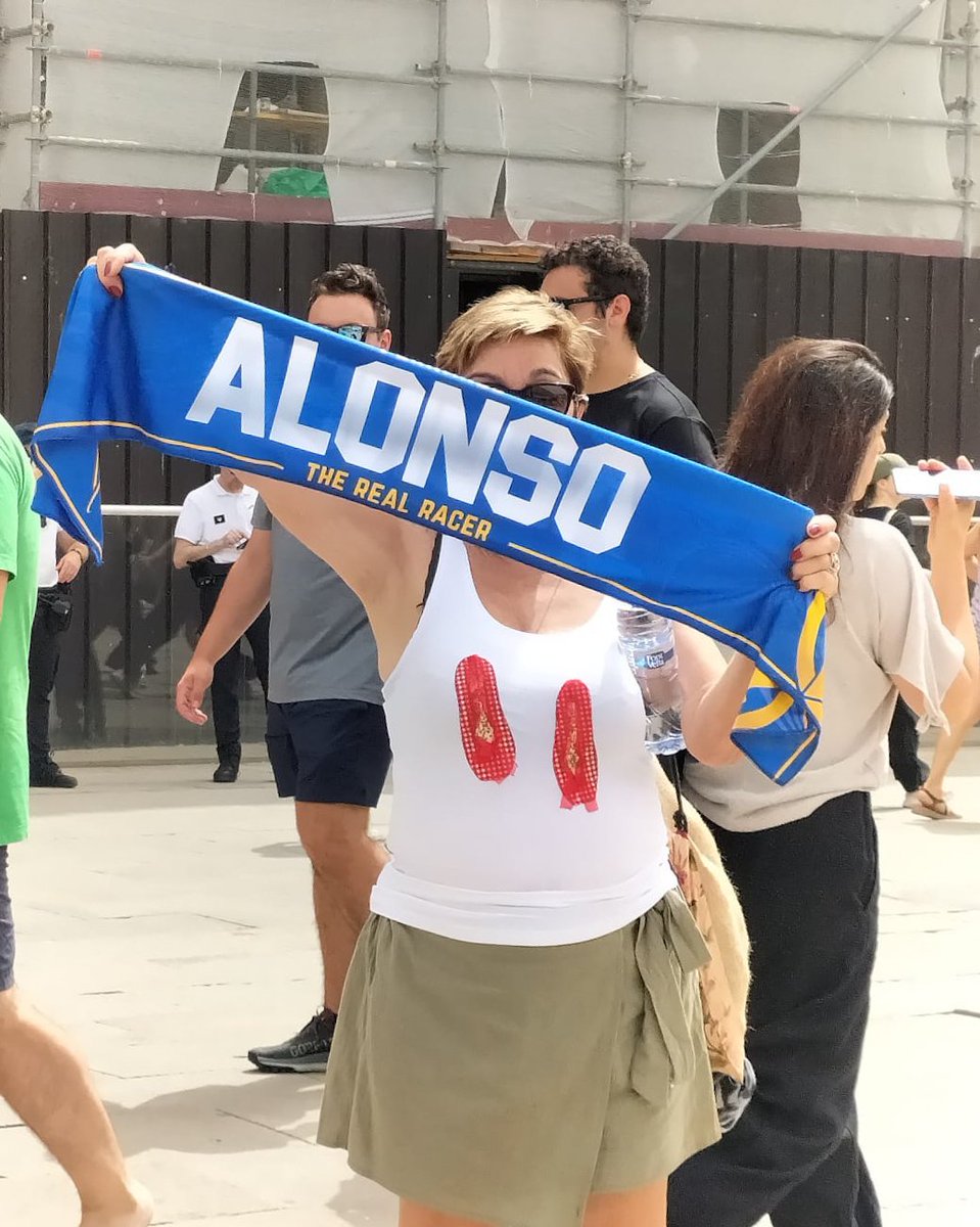 🌞 ¡Feliz sábado! 🌞

💚 Jesús y Tere nos envían estas fotos desde Venecia 🇮🇹 

𝗨𝗹𝘁𝗶𝗺𝗮𝘀 𝗵𝗼𝗿𝗮𝘀 para usar el código 𝗔𝗟𝗢𝗥𝗔𝗖𝗘𝗥 y aprovecharte del 𝟮𝟱% 𝗱𝗲 𝗱𝗲𝘀𝗰𝘂𝗲𝗻𝘁𝗼 en las bufandas #TheRealRacer 

🔗 shorturl.at/sGZdQ