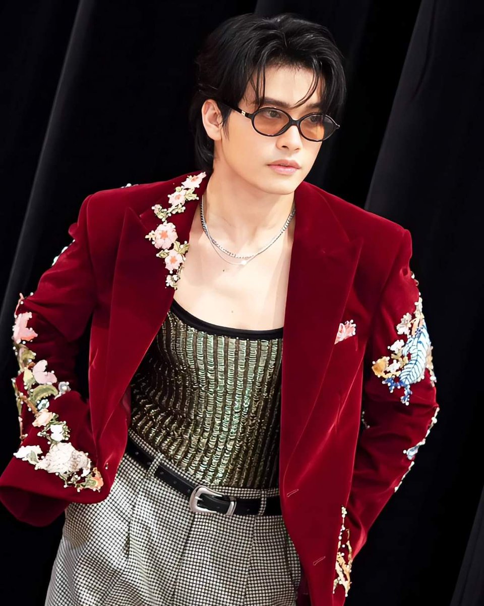 WeLoveTanont's tweet photo. 赤い服を着た青年はとてもハンサムでした。🤍🫠

©️ IGS : vicky_makeup5495 Updated 

#NontTanont1stConcertinTokyo
#TheTerrace81 
#NONTTANONT
#NontFam https://t.co/C6kpRIrxGh