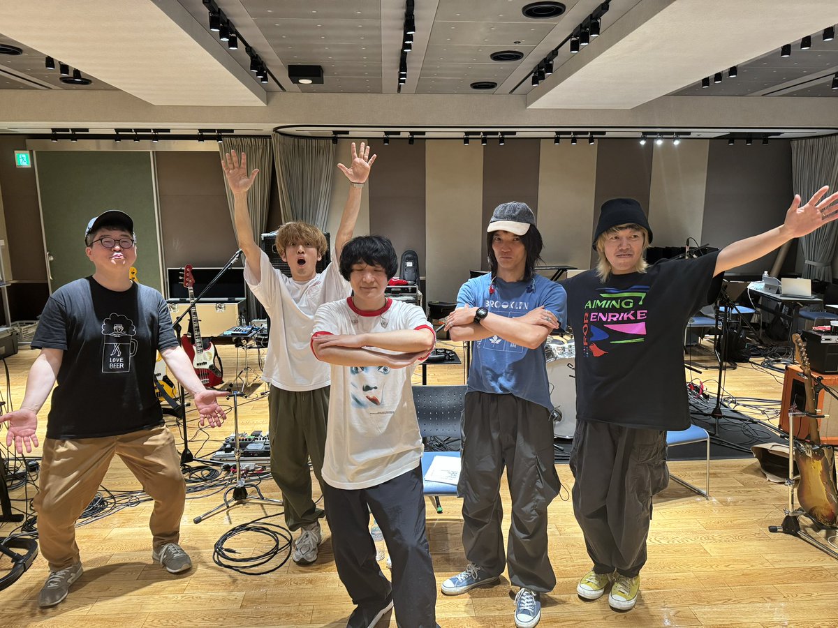 huwie0307's tweet photo. EIGHT-JAM FES 2024 マジ最高でした！
ペンラの光の色は変えられるという学びがありました。ほんとに美しかった。
そして安田さんとの虹、大合唱！みんなの声に包まれて幸せすぎました。
9月からのツアーでまた会えたら嬉しいです！ありがとうございました！😌

#eightjamfes https://t.co/KnEPH9AkCs