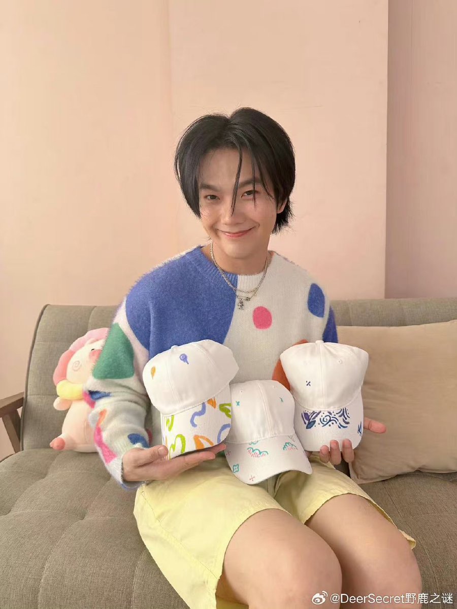 คนทำก็น่ารักหมวกก็น่ารักกกก ใครจะได้รับน้อนไปดูแลน้าาาา 🧢💙 

🔗 weibo.com/7892126864/504…

#BuildJakapan <a href="/JakeB4rever/">BIU.</a>
 #Beyourluve