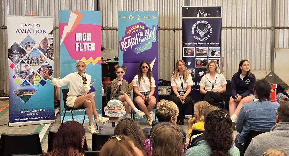 Nathan Hunkin (@nathanhunkin) on Twitter photo Loving some of the questions at the Reach for the Sky festival this morning. What a panel. Go girls! <a href="/_Jessification_/">Jessica Ratty</a> @TECgirls Loving some of the questions at the Reach for the Sky festival this morning. What a panel. Go girls! <a href="/_Jessification_/">Jessica Ratty</a> @TECgirls