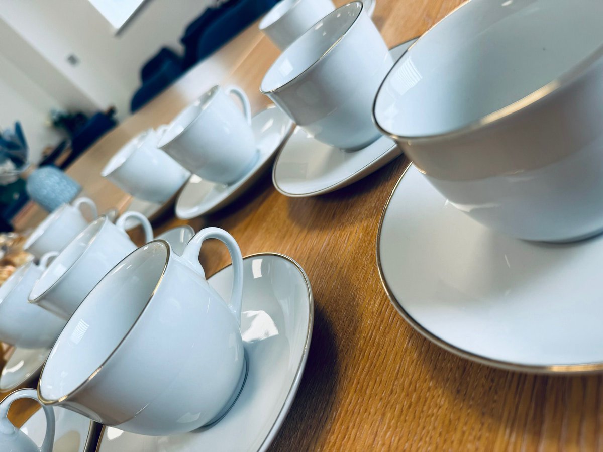 Our young people at Birchwood's West Lancs Foyer asked for an afternoon tea, so an afternoon tea was had! What a lovely afternoon with lots of cake and sandwiches chatting with our brilliant residents.  @Skem First @Skem News @West Lancashire Borough Council