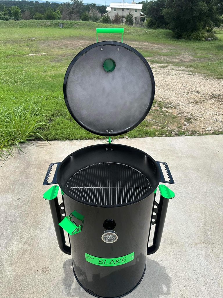 WANT THIS DRUM???? Tune in tomorrow afternoon 3:00 pm est for your chance to bid on this and much more!!!

The silent auction will also be on Facebook and Youtube on the Pit Life BBQ Podcast.\ at 2pm Texas time.
youtube.com/@johnnymagsbbq…

facebook.com/PitLifeBBQ?mib…
