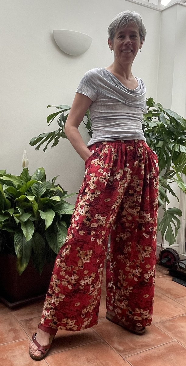 And here are the trousers I made yesterday! Can’t help but feel cheerful wearing these