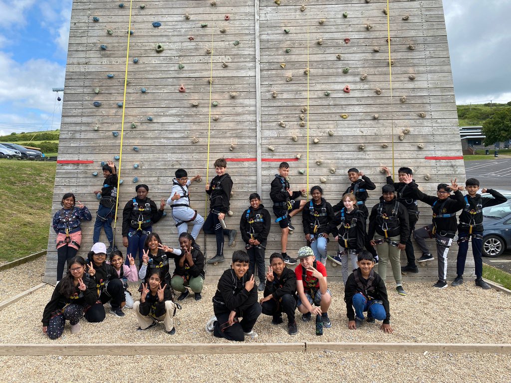 STMM20's tweet image. Y6 are taking part in a brilliant set of activities in our first full day here at PGL: rifle shooting 🎯, wall climbing 🧗‍♂️, fencing 🤺, and zip-lining! Groups have completed their first two activities this morning and are now making their way to the dining hall to refuel 🥪 🥗
