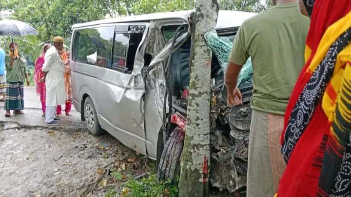 হজ শেষে বাড়ি ফেরার পথে ৪ হাজী দুর্ঘটনায় গুরুতর আহত