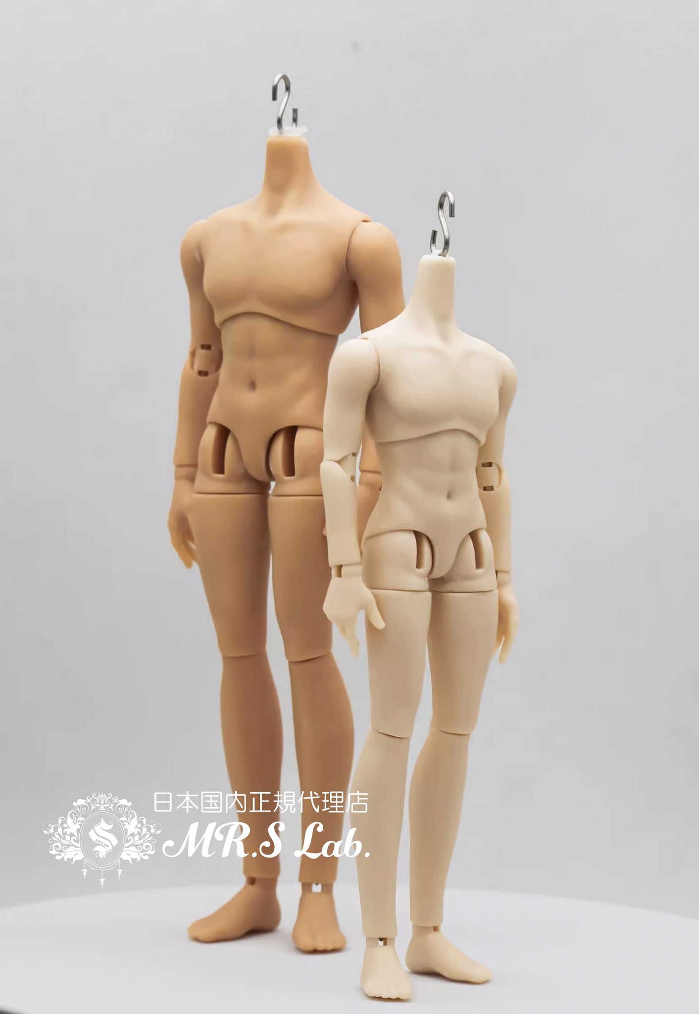 木彫りの人形 2体セット 警官と白衣の男性 GQrQkvEbQAAzY38.jpg:large