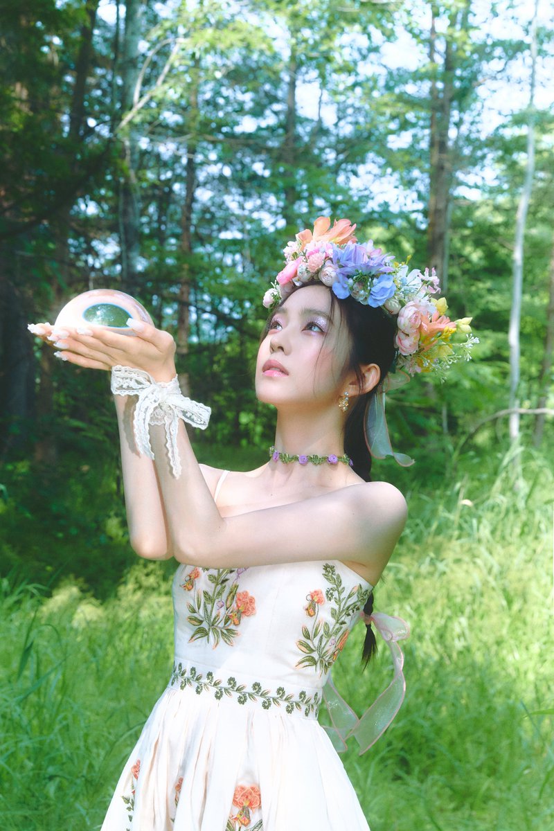 RVsmtown's tweet image. Red Velvet 'Cosmic' MV Teaser image - IRENE

💫 2024.06.24 6PM KST

💿 Pre-Save &amp;amp; Add &amp;amp; Order
RedVelvet.lnk.to/Cosmic

#레드벨벳 #RedVelvet
#아이린 #IRENE
#코스믹 #Cosmic
#RedVelvet_Cosmic