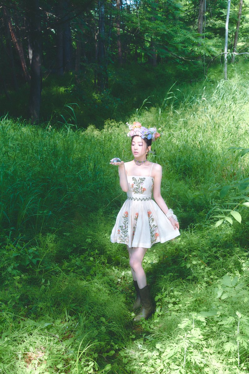 RVsmtown's tweet image. Red Velvet 'Cosmic' MV Teaser image - IRENE

💫 2024.06.24 6PM KST

💿 Pre-Save &amp;amp; Add &amp;amp; Order
RedVelvet.lnk.to/Cosmic

#레드벨벳 #RedVelvet
#아이린 #IRENE
#코스믹 #Cosmic
#RedVelvet_Cosmic