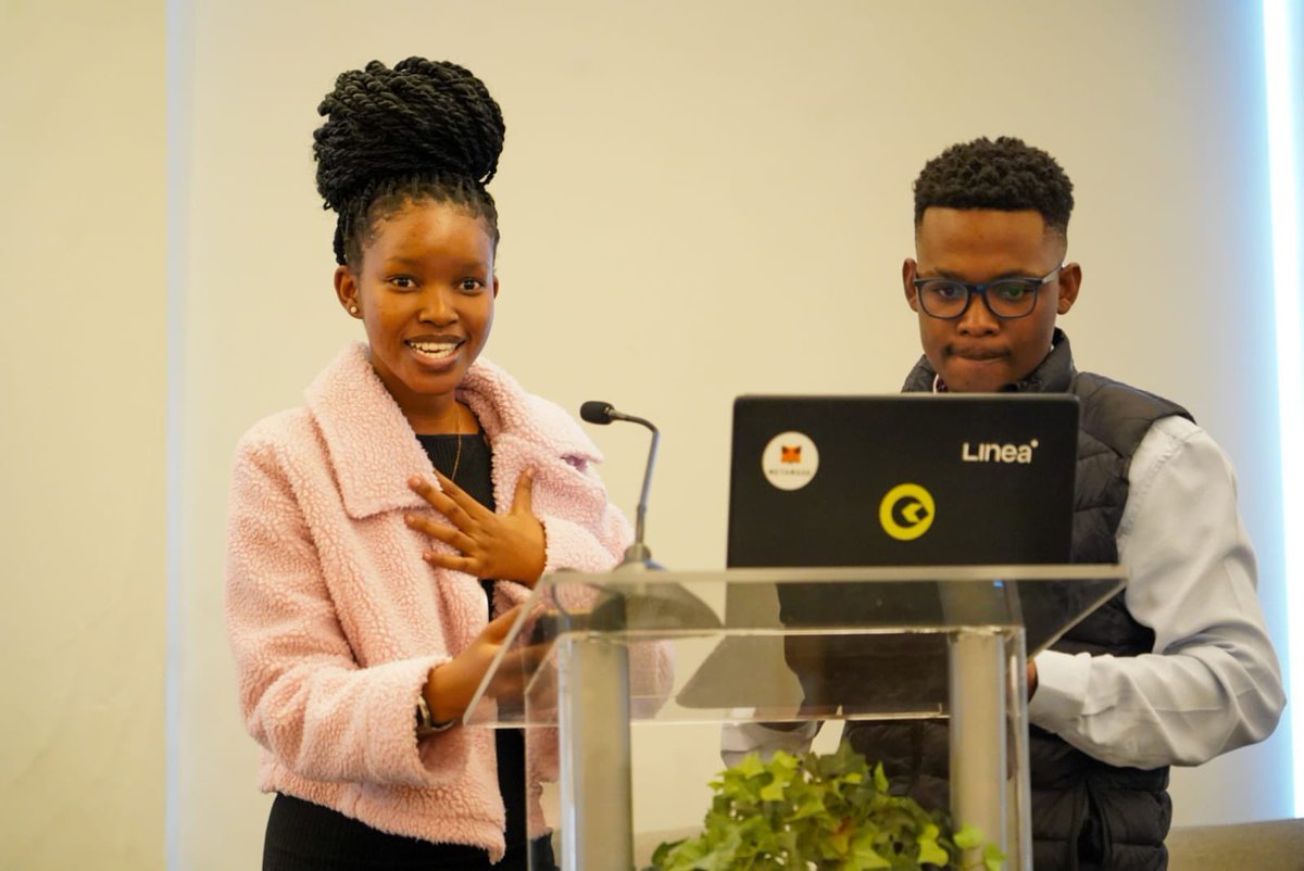 Geekulcha's tweet photo. 𝙂𝙚𝙚𝙠𝙨 𝙡𝙤𝙤𝙠𝙞𝙣𝙜 𝙨𝙣𝙖𝙯𝙯𝙮 𝙤𝙣 𝙨𝙩𝙖𝙜𝙚 🙌🏽

The Top 3️⃣ finalists from the Empower Her AI Hackathon have just wrapped up their presentations at the Empower Her AI Conference 

Winners will be announced later on today 

📷 @CommsZA 

#EmpowerHerHack https://t.co/gGhyYWwNyX