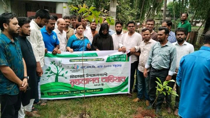 মিরসরাইয়ে এসএসসি ২০০০ ব্যাচের বৃক্ষরোপণ অভিযান