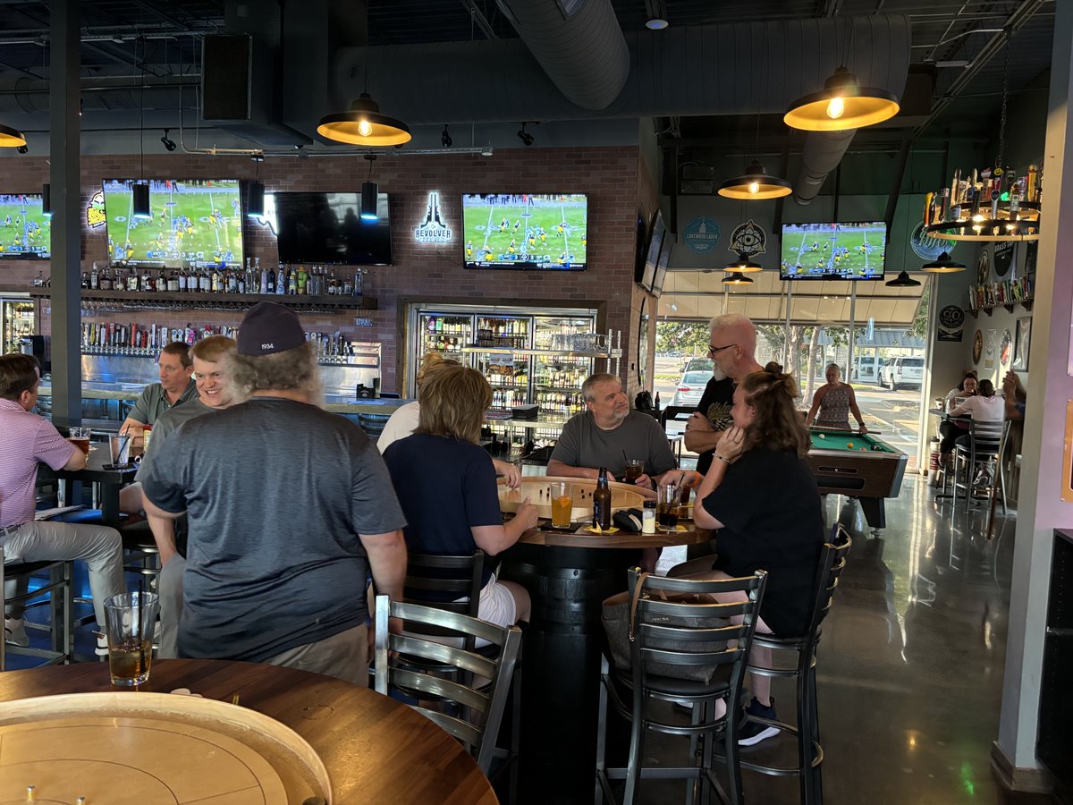 ExtraPintDallas's tweet image. We had a great time and a big group last night at crokinole at Brass Tap. Hopefully we recruited a few poker players to the real greatest game on earth? #crokinole #boardgames