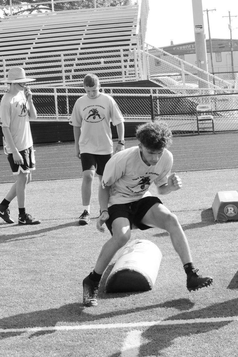 KarsonVaught's tweet image. Putting in the work on and off the field 🏈💪 #TrainingGrind #FootballSeason

Thanks Mrs. Wilhoite for the photos!

@CCHSPanthersFB @CCHS_KY @CoachJSASmith