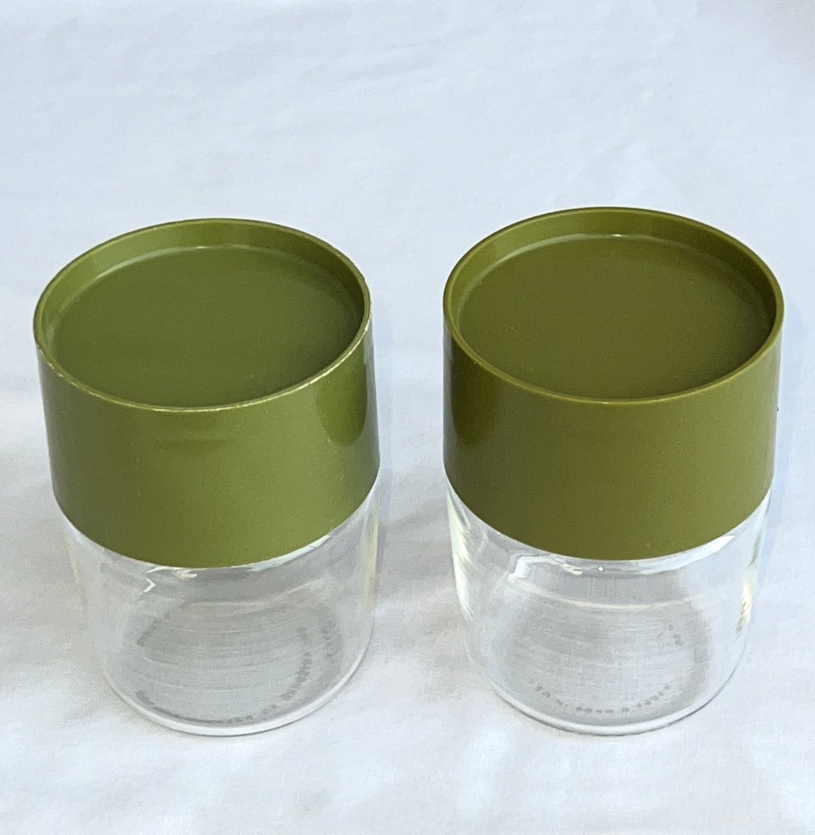 rusticrelics04's tweet photo. https://t.co/PpsEGhcePl…Add vintage charm to your kitchen with these avocado green PYREX pieces! Milk Glass sugar & creamer set, stackable set Pyrex canisters #70s #green #vintagekitchen #retrokitchen #pyrexlove #homestead #ebay #foodblooger #1970s #diner #dinner #cooking https://t.co/sNcoQADLiO
