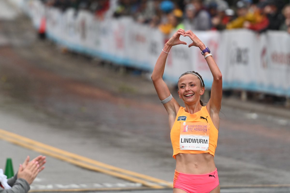 fan1065fm's tweet image. Annie Frisbie wins the women’s division of the Garry Bjorklund Half Mararthon with a time of 1:07:33, an unofficial new course record! Dakotah Lindwurm, who came in second, also finished with an unofficial time faster than the previous course record. #grandmasmarathon #gmas24