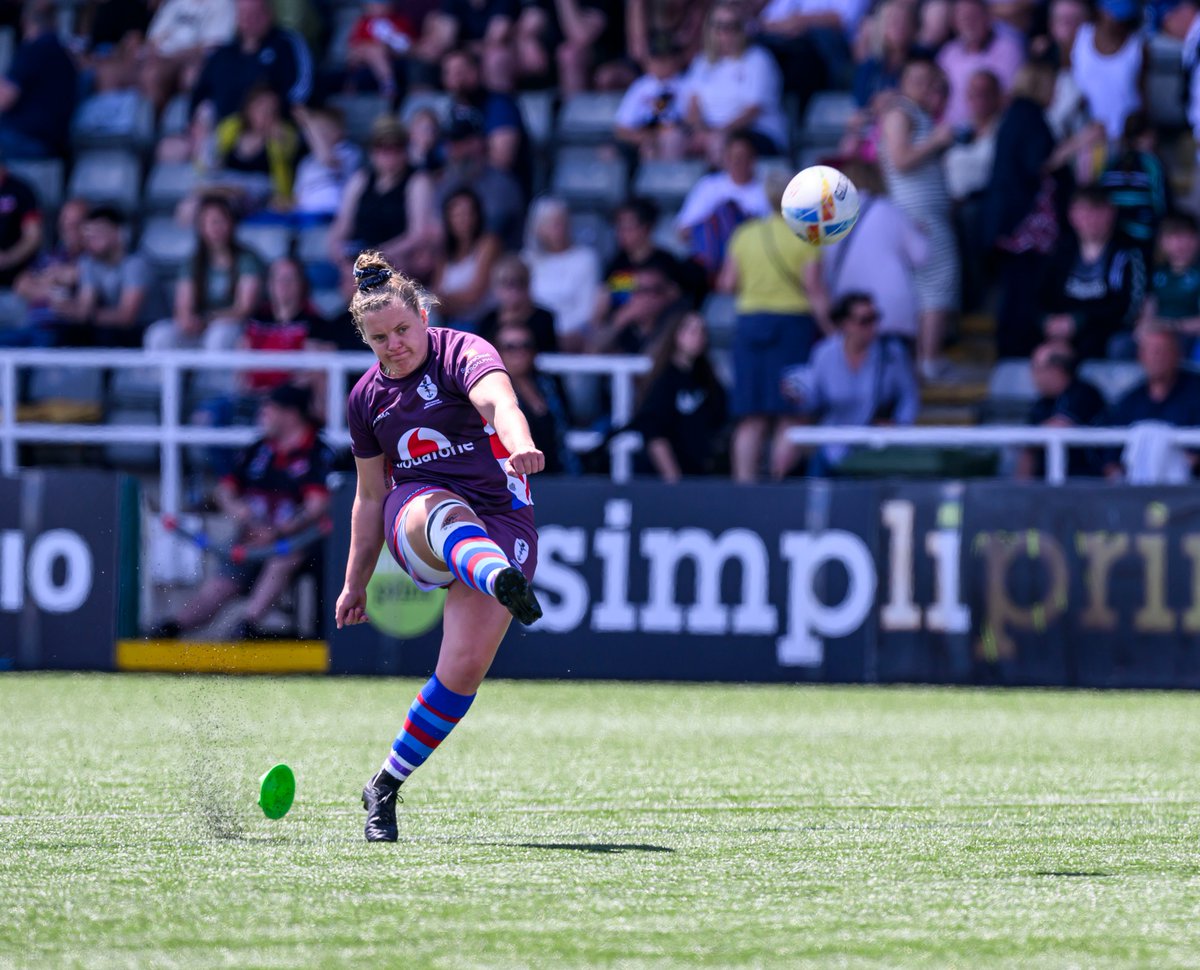 Daisy Fahey has her kicking boots on 🏉

She's 2/2 for conversions and <a href="/UKAFRugby/">UK Armed Forces Rugby Union</a> women lead 14-5 thanks to tries from Millie Williams and Sally Bellhouse.

📸 <a href="/AlliginPhot/">Alligin Photography</a>/<a href="/CraigWatsonpix/">Craig Watson</a>