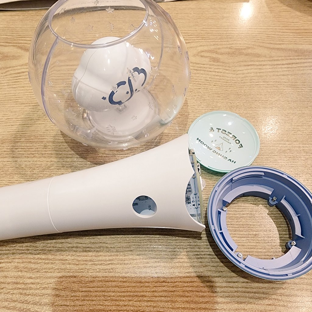 딸랑이가 첫곡시작하자마자 박살났는데
꽃가루 뿌려서 부속품을 못 찾았어요ㅜㅜㅋ
혹시 딸랑이가 하나더 있어서
내일 일요일(6/23) 공연장에서 양도해주실수있는
하늘님 계실까요??🥹
#하성운응원봉 #양도 #딸랑이