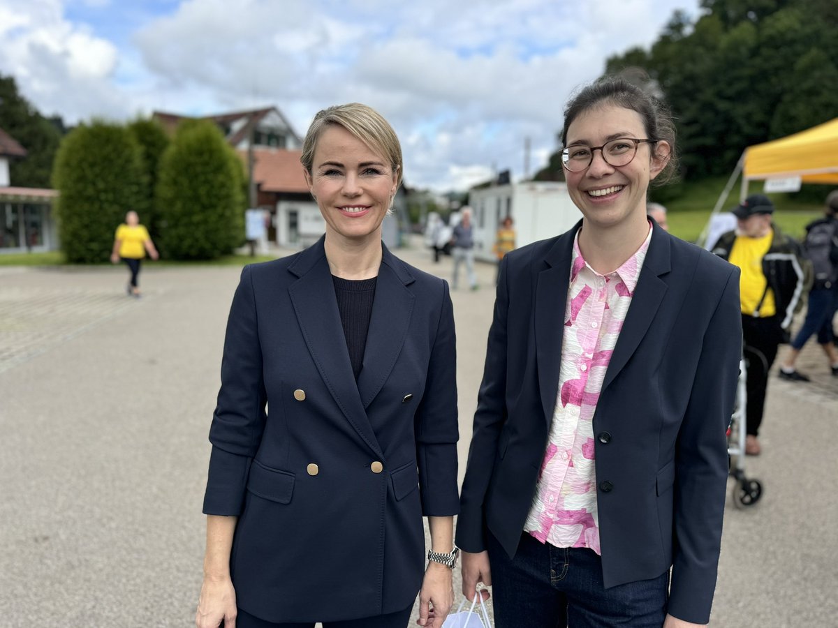 130 Jahre #Blumenau . Hier ist der Name Programm 🌸 Idyllisch gelegen zwischen Bauma und Fischenthal stellt sich das familiengeführte Alters- und Pflegeheim ganz in den Dienst der Menschen. Ich gratuliere der Familie Graf und den Bewohnenden herzlich zum Jubiläum!