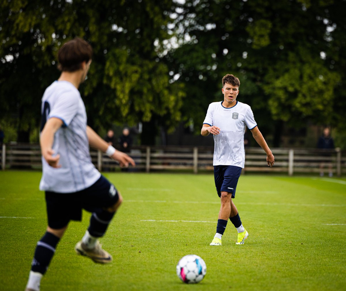 AGF (@agffodbold) on Twitter photo Ingen mål i dagens tester, hvor 22 AGF'ere hver fik 45 gode kampminutter. Tak for besøget til Brabrand 👊
🔗➡️ agf.dk/nyheder/2024/j…
#ksdh
📷: <a href="/KronborgFotos/">Kronborgfotos</a> Ingen mål i dagens tester, hvor 22 AGF'ere hver fik 45 gode kampminutter. Tak for besøget til Brabrand 👊
🔗➡️ agf.dk/nyheder/2024/j…
#ksdh
📷: <a href="/KronborgFotos/">Kronborgfotos</a>