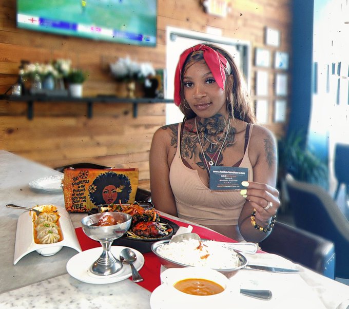 1 pic. Outside🔮  Vs ......Inside  😁 DMV https://t.co/4qYxyP1Nva