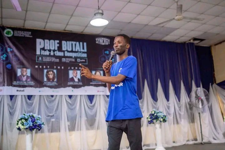 Fashorantilanre's tweet image. My team and I showcased CourseQR at a PitchAthon event at the College of Medicine, University of Lagos.

#CourseQR is your go-to platform for accessing departmental resources such as documents, videos, images, quizzes, and more.

Below are Highlights of our showcase in pictures.