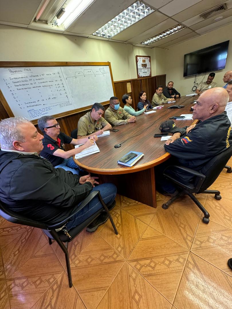 El titular de Ferrominera Orinoco, Aldo Cantafio, con el respaldo de la Junta Interventora de la CVG, lideró la reunión de producción en el área de Procesamiento de Mineral de Hierro, priorizando el seguimiento y control de las acciones y estrategias..#NadaNosDetiene