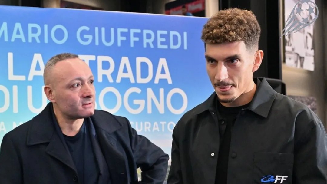 Se Di Lorenzo vuol rimanere a Napoli ha solo una possibilità per togliersi da questo imbarazzo. Cambiare procuratore. Se no aria... 
#ForzaNapoliSempre #DiLorenzo