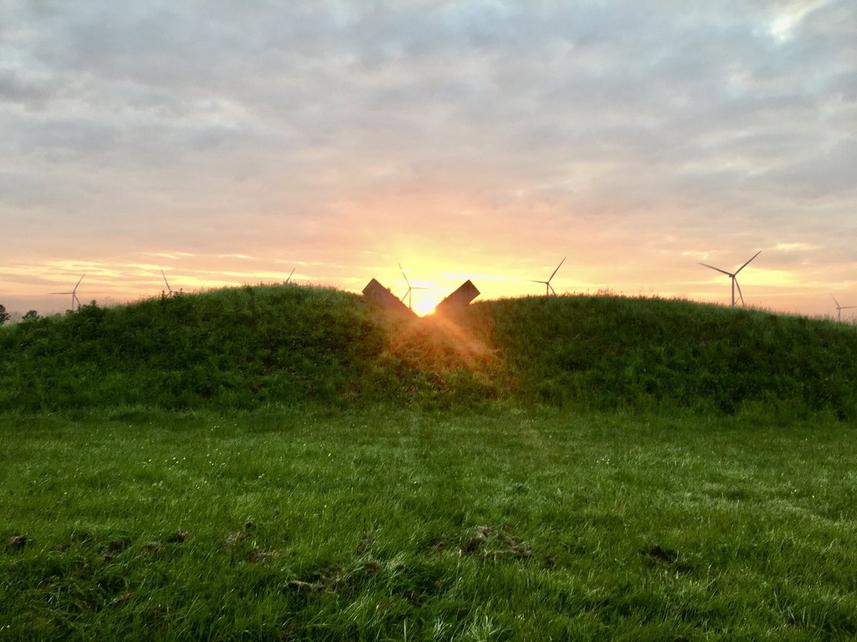 <a href="/poeziefestival/">Festival Sunsation</a> Sunsation kreeg na een wat regenachtige start medewerking van Hare Majesteit de Zon op zaterdagochtend.Mijn ‘Ode aan de zon’ miste zijn uitwerking niet😊🔆Tussen de bedrijven door had ik tijd voor een poëtisch praatje met Eus en dichter/presentator Job Degenaar