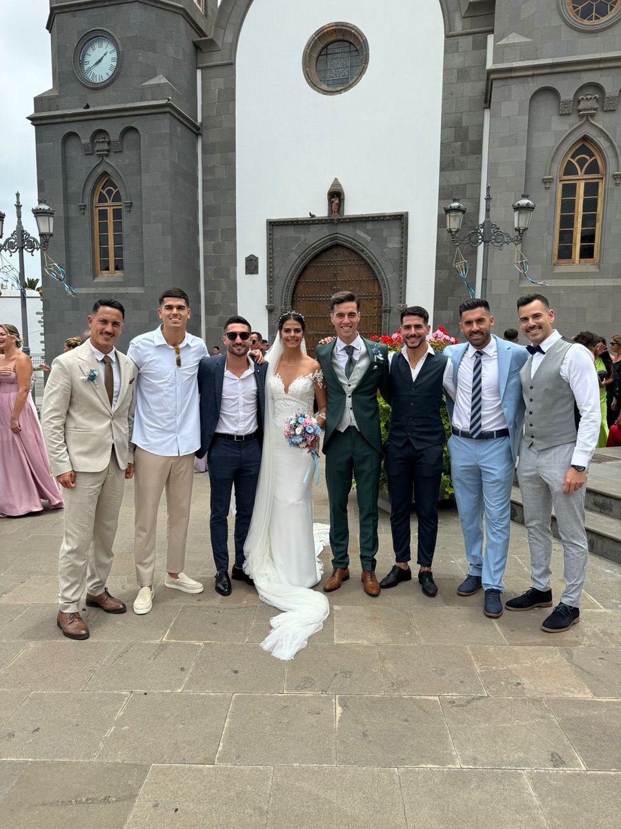 yeremivaleron3's tweet photo. Viva los novios 💒💍🌹 https://t.co/vzZTR8dfoc
