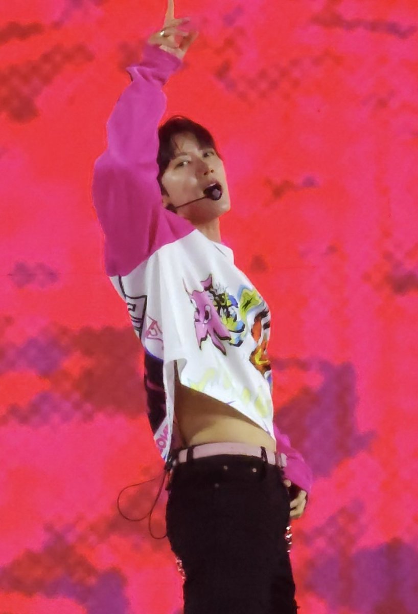 do0_dle's tweet photo. Pelan-pelan kak 😀

#TEN #WAYV
#AllobankFestival https://t.co/uXbRnoebMZ
