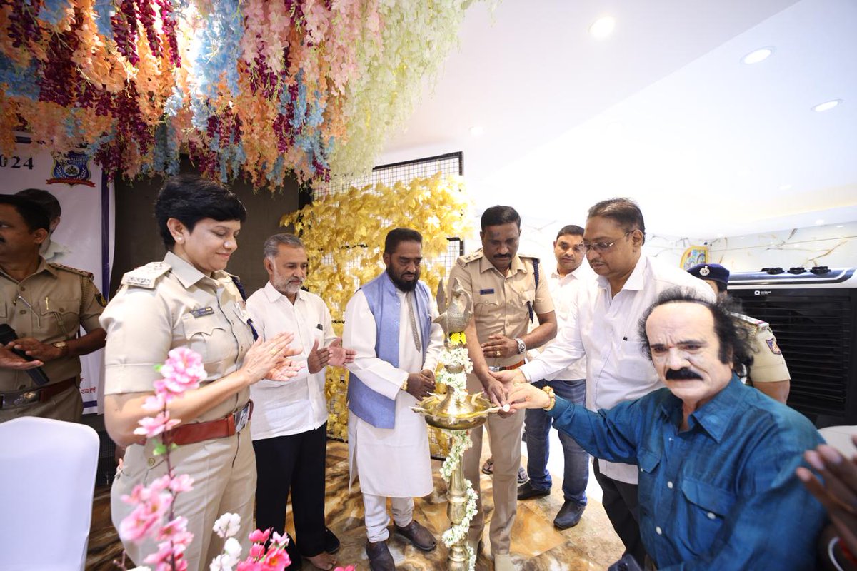 acppnagar's tweet photo. Under #MeetTheBCP Campaign The Jana Samparka Sabhe meeting covered various topics, including bike theft, snatching, early shop closures, footpath encroachments, street hawkers, and several other urban issues.@CPBlr  @BlrCityPolice @blrcitytraffic  @AddlCPEast @DCPEASTBCP https://t.co/QZwGIQ43fv
