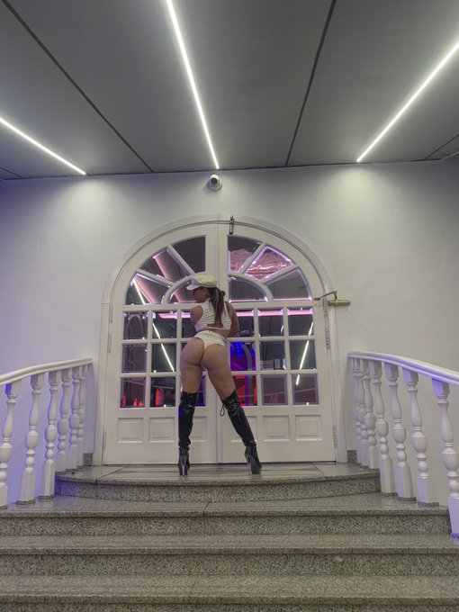 Buenas tardes @PIPOSORIHUELA  esta noche hay fiesta de piscina qui&eacute;n se anima https://t.co/rJUyYQVbZ<a class="tags" target="_blank" title="On Twitter" href="/?out=eyJ0eXAiOiJKV1QiLCJhbGciOiJIUzUxMiJ9.eyJpYXQiOjE3MjcyNjAzMzUsImlzcyI6InR3cG9ybnN0YXJzLmNvbSIsIm5iZiI6MTcyNzI2MDMzNSwiZXhwIjoxNzU4Nzk2MzM1LCJyZWRpcmVjdF91cmwiOiJodHRwczovL3R3aXR0ZXIuY29tL1BJUE9TT1JJSFVFTEEifQ.3cW4FxqVwjxupvKQqqR-HckdCou1mBRhIIL17TDKoeQdr7EYWd7ESlGq-iwILMdsOufV0i0CExC4Z36qFl0ccA">@PIPOSORIHUELA</a>