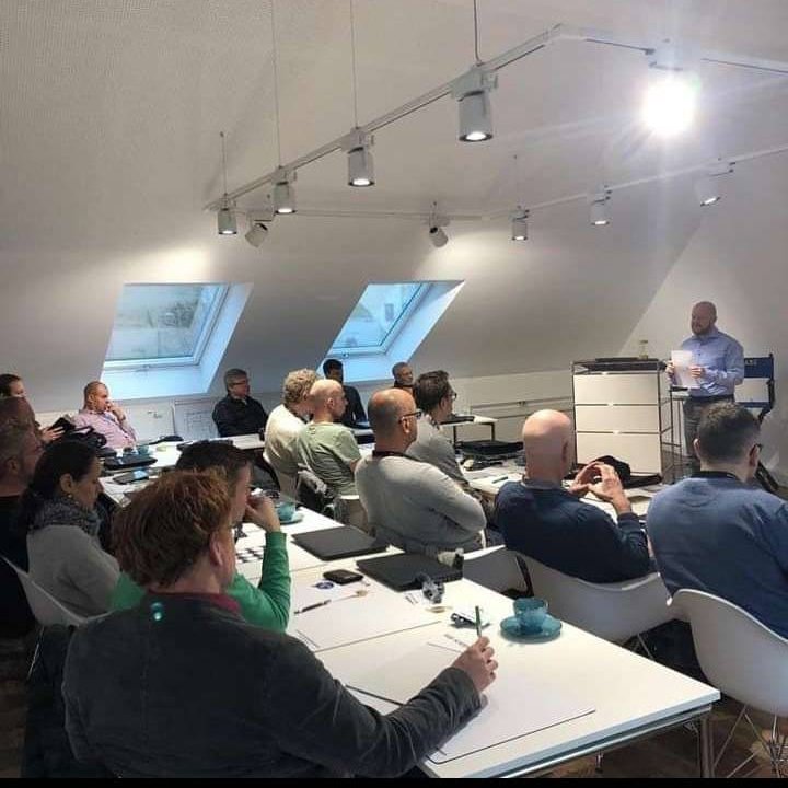 Trading close # full # House