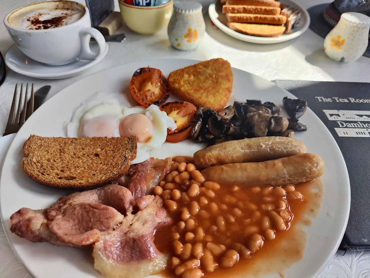 DerekTheWeather's tweet photo. Lovely day for a walk in Wigan today plus a stop for breakfast at historic Damhouse. 🌤️😋☕ https://t.co/oWBwVTAcSr