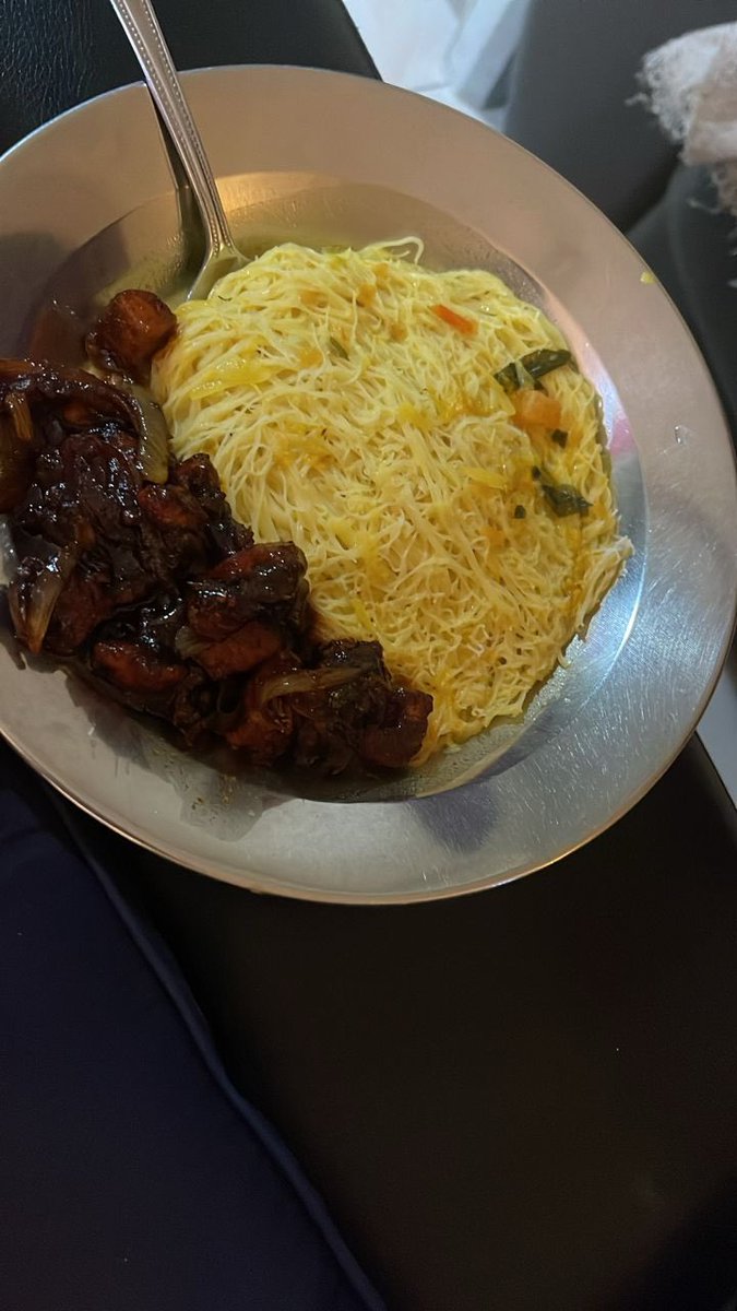 sureshb_26's tweet photo. After a long day . A good home cooked meal is always welcomed #idayappam #sothi #kicapchicken https://t.co/PWIyeEqRHv