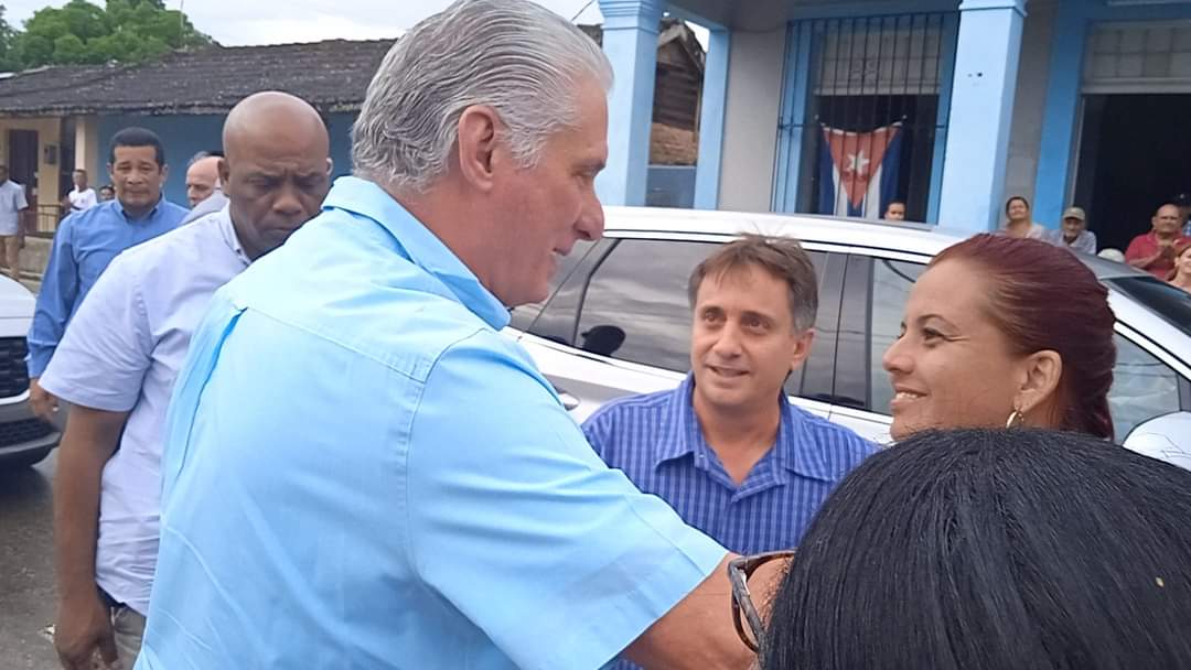 TaliaGonzlez42's tweet photo. A un barrio en transformación del poblado Juan Gualberto Gómez en Unión de Reyes, #Matanzas llegó muy temprano el Presidente #cubano @DiazCanelB
Intercambió con vecinos y constató la reanimación constructiva de importantes obras sociales .
📸 #RadioUnion
@CanalCaribeCuba https://t.co/aJtnki8CbQ