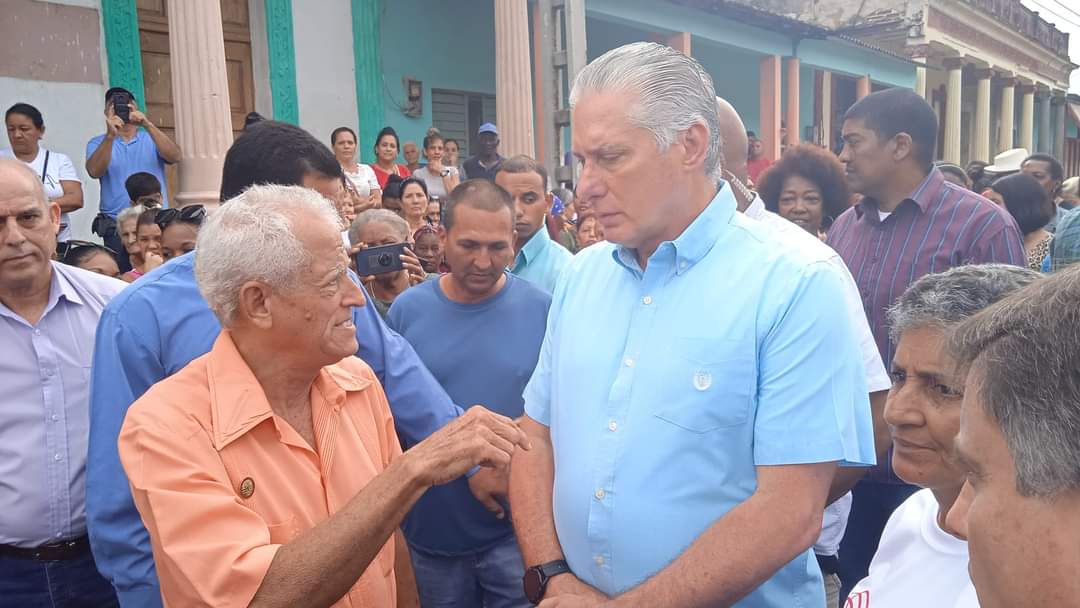 TaliaGonzlez42's tweet photo. A un barrio en transformación del poblado Juan Gualberto Gómez en Unión de Reyes, #Matanzas llegó muy temprano el Presidente #cubano @DiazCanelB
Intercambió con vecinos y constató la reanimación constructiva de importantes obras sociales .
📸 #RadioUnion
@CanalCaribeCuba https://t.co/aJtnki8CbQ
