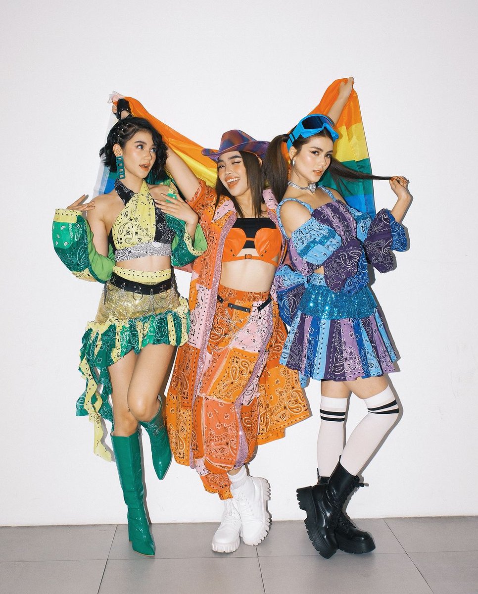 HAPPY PRIDE MGA ATE KO 🥹💖🏳️‍🌈

G22 FOR PRIDE
#G22forALL
#LoveLaban2Everyone