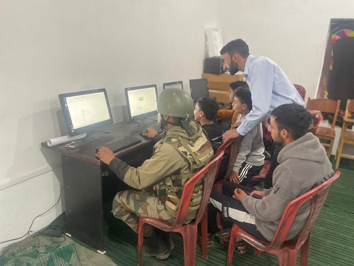 kupwarasentinel's tweet image. #IndianArmy organized a computer literacy campaign at Govt High School, #Kanzalwan, aiming to boost #computerskills and knowledge among local students. This initiative was designed to enhance the digital proficiency of schoolchildren, equipping them with essential computer skills