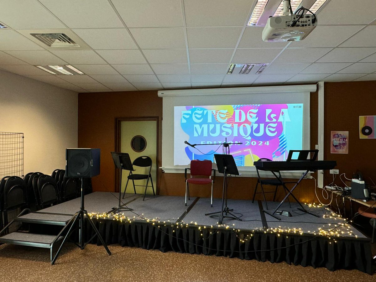 MathildeJoncart's tweet image. &quot;Faites&quot; de la musique au @ClgSgdb !!
Un très joli moment de partage entre élèves et professeurs !