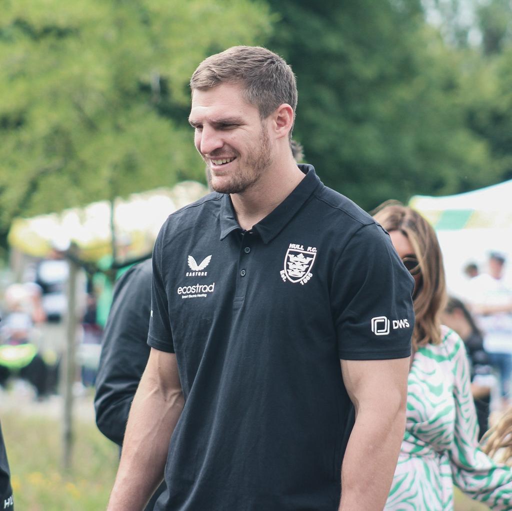 hullfcofficial's tweet photo. JC meeting and greeting the Faithful for the first time 😁 🤝 

⚫️⚪️ #COYH | @ecostrad https://t.co/8Qg4ZgWAII