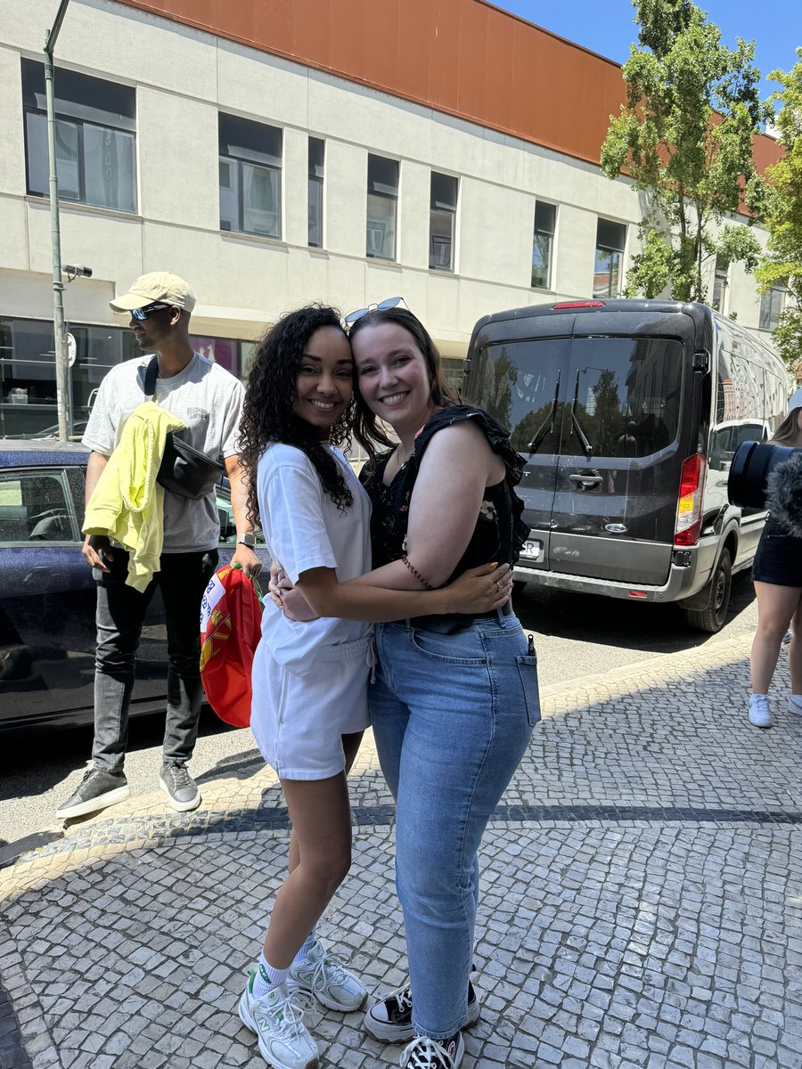 DGodinho99's tweet photo. I still don’t have the words to say how much this moment meant! I love you so much @LeighAnneMusic 💚 https://t.co/AyNJdwygDD