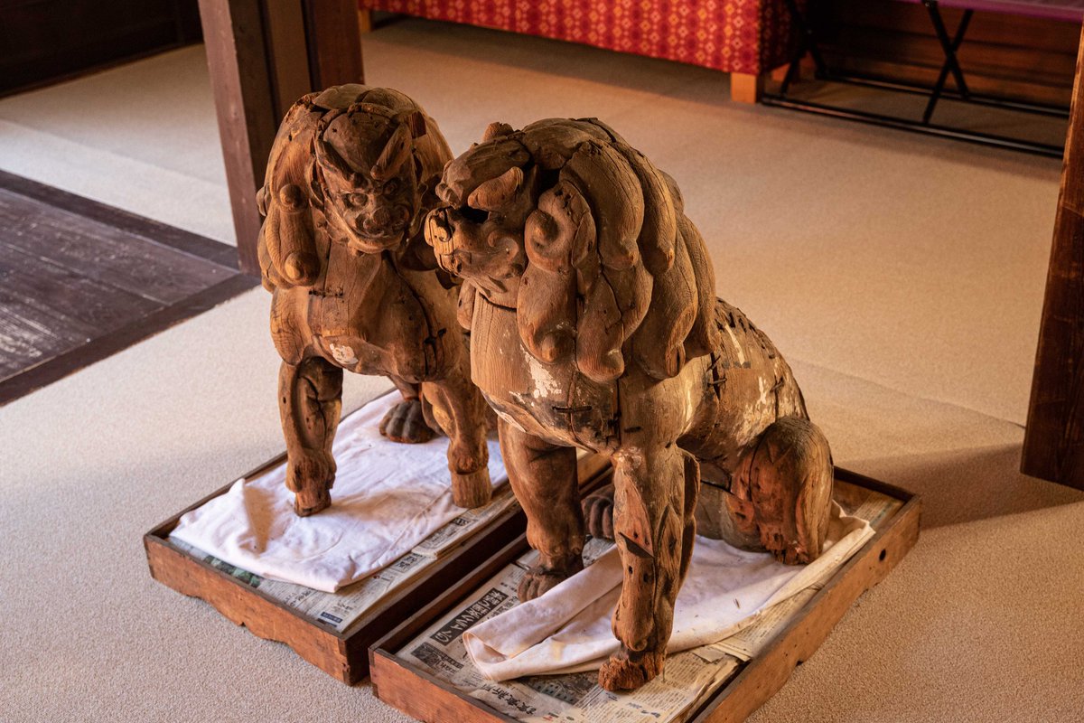 下鴨神社に遺る白鳳時代作と伝わる獅子狛像。 この像の特徴的な顔の