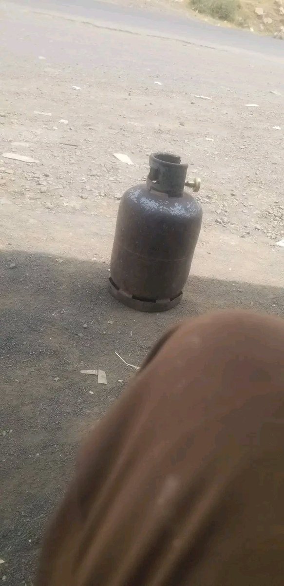 صوره مباشره
ايام الجاهلية والفساد حق عفاش كنتو اشتري الدبه الغاز ب750ريال والراتب موجود
وبعهد الثورات والفتوحات والخلافة الإسلامية نشتريها ب 7500ريال والراتب مقطوع😪
/سلام الله على عفاش