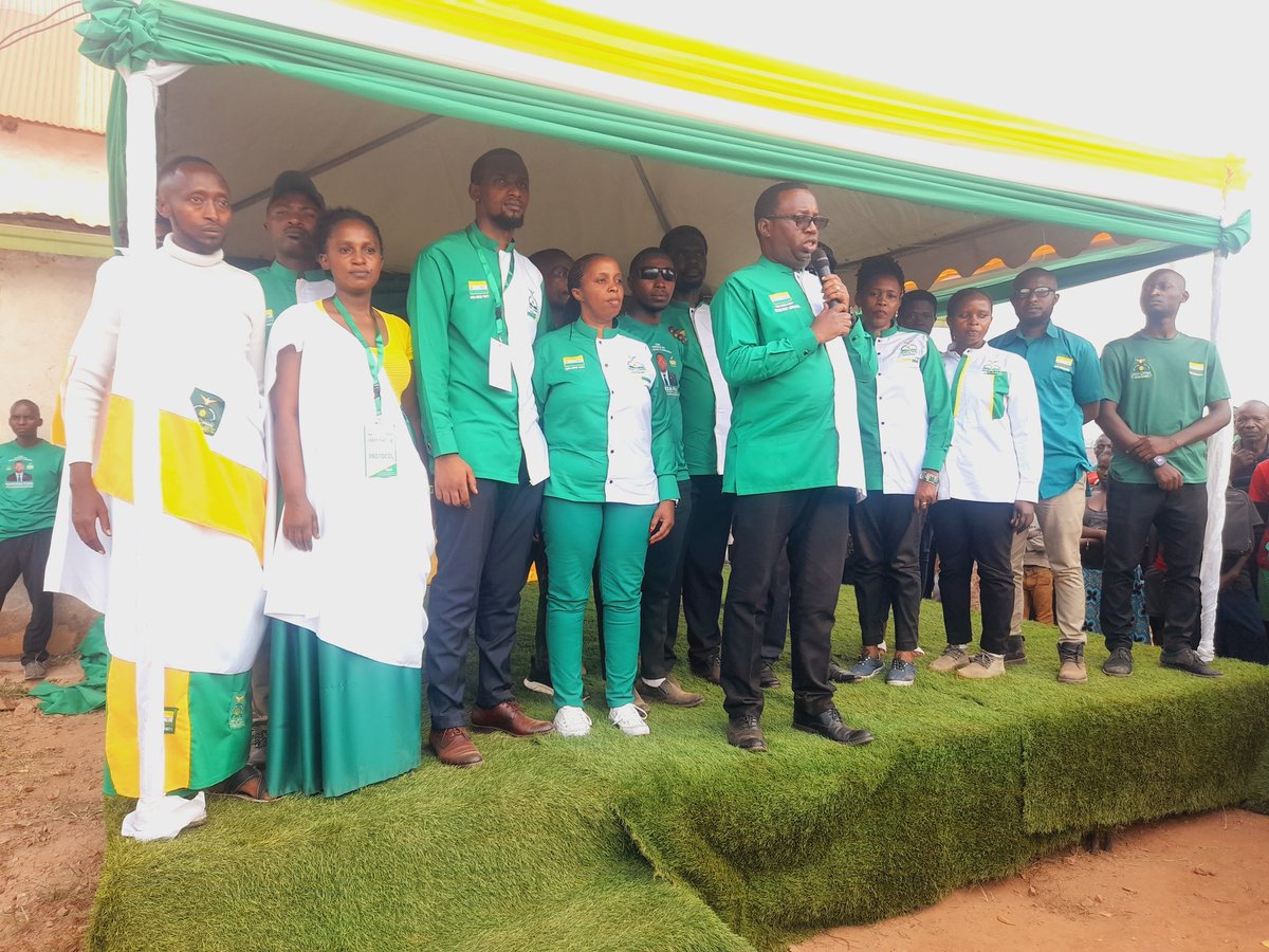Mamaurwagasabo1's tweet photo. #Greenparty
Mu migabo n'imigambi kandida Depite #Maobi Carine wo mu ishyaka #Greenparty avuze ko mu cyo bashyize imbere nibaramuka batowe ari ukugabanya umusoro aho uzava kuri 18% ukagera kuri 14%
@DemGreenPartyRw https://t.co/VarjLwtA8I