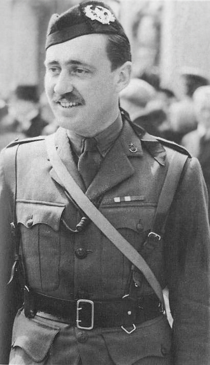 olliewcq's tweet photo. Today's @AspectsHistory pod has Max Hastings join to discuss his #OperationBiting - 1942 airborne op to capture radar in occupied Fr. Gr8 characters here - Johnny Frost, Boy Browning, Mountbatten &amp; more all told in Max's customary entertaining fashion. Wherever you get your pods https://t.co/MPcegpaeYo