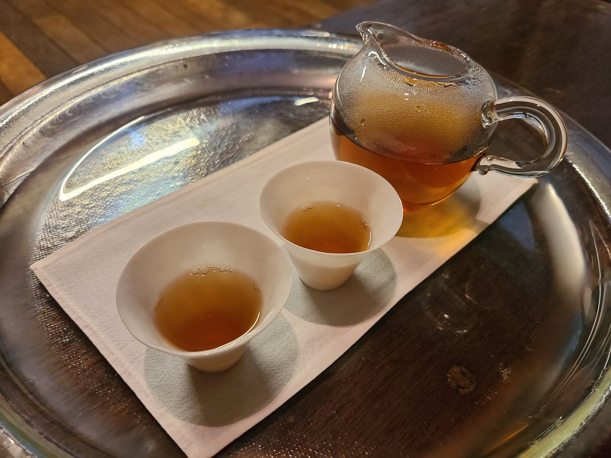 Tea_Aachen's tweet photo. 오늘 첨으로 송화다식을 먹어봤는데
신기한 맛! https://t.co/s9G7dWj4Ix