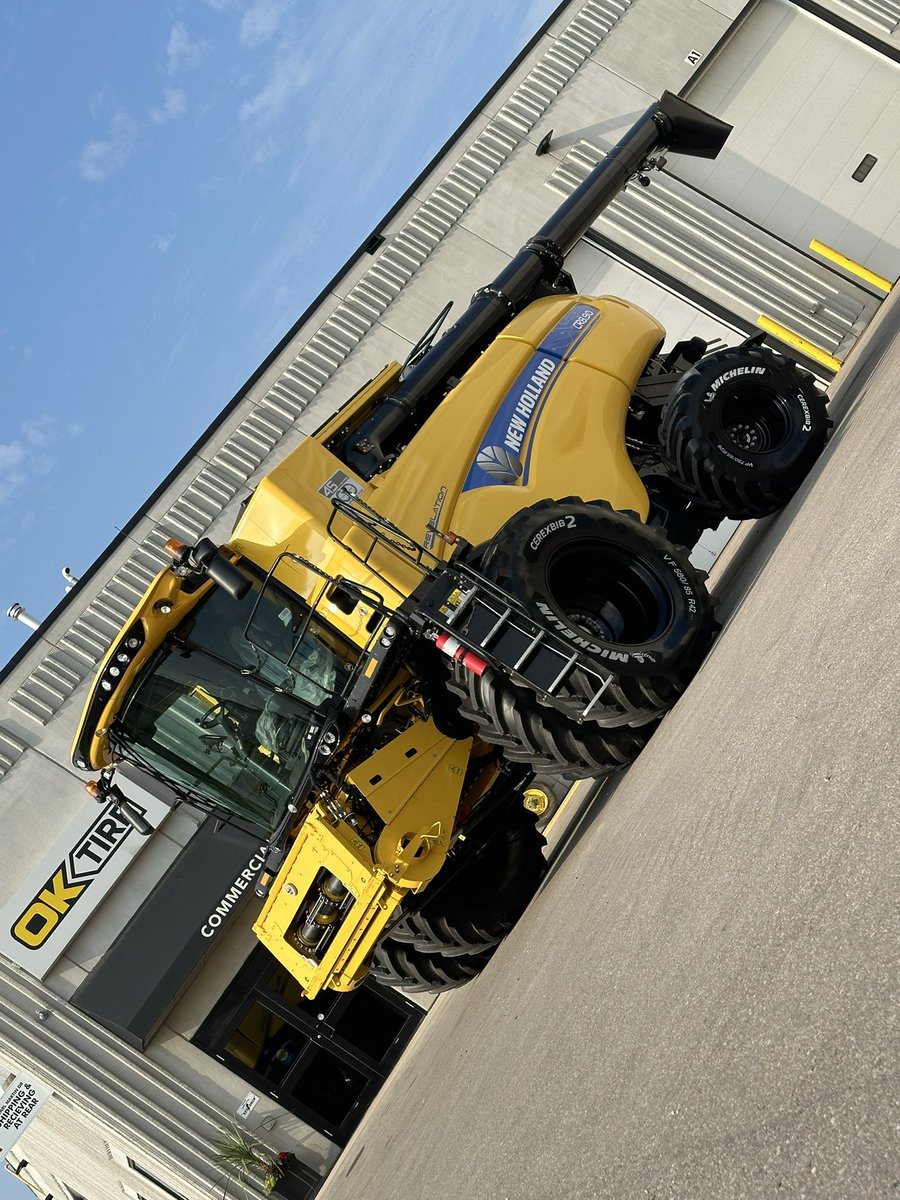 Ericoktire2004's tweet image. Someone said dress me up so we did ! Blackwheelsmatter#NHCR 890 
Oktireelmira #MichelinAg#