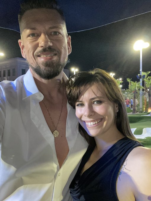 We filmed Neon Nights at The Bellagio last night and hung out at Town Square. https://t.co/50SyyMiQS<a href="/tag/lovepinkgirlsgiveaway"class="tags"><span>#lovepinkgirlsgiveaway</span></a>